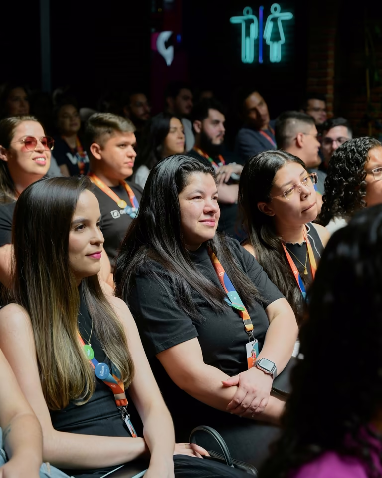 Plateia atenta acompanha as palestras do evento Ignição